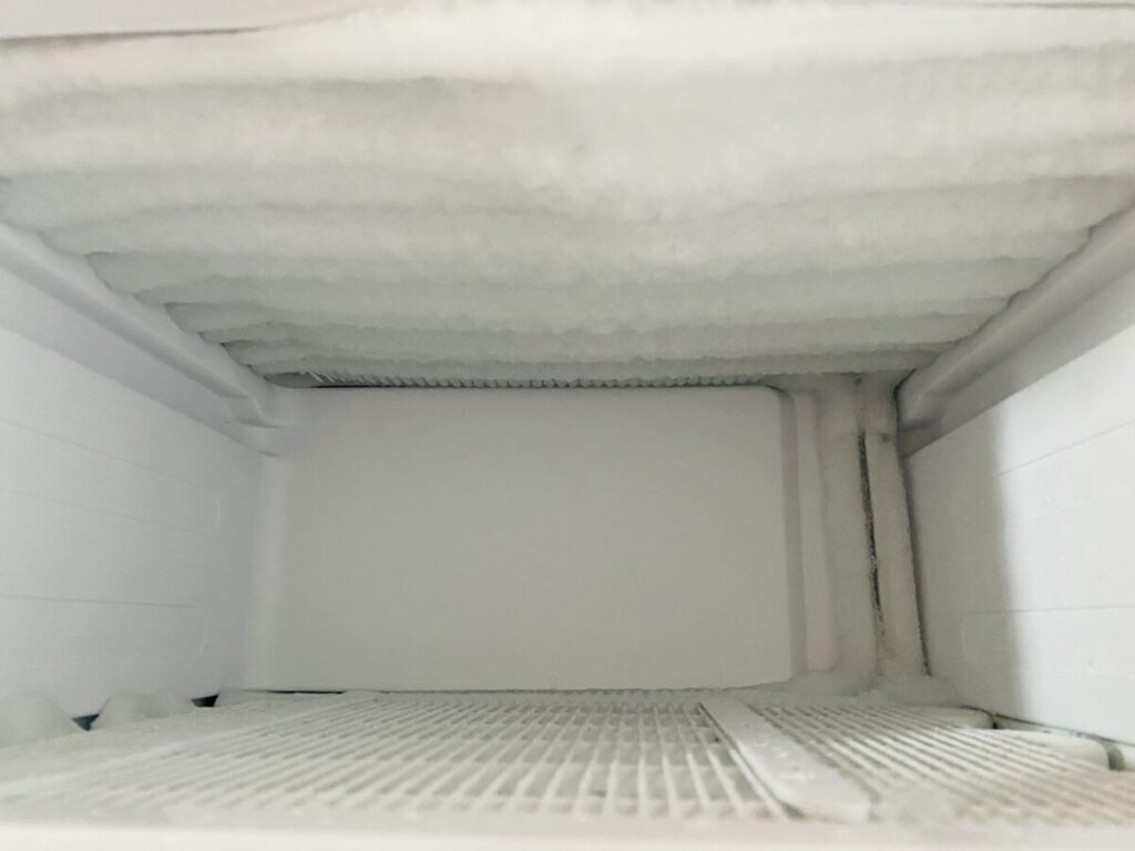 冷凍庫の霜上段